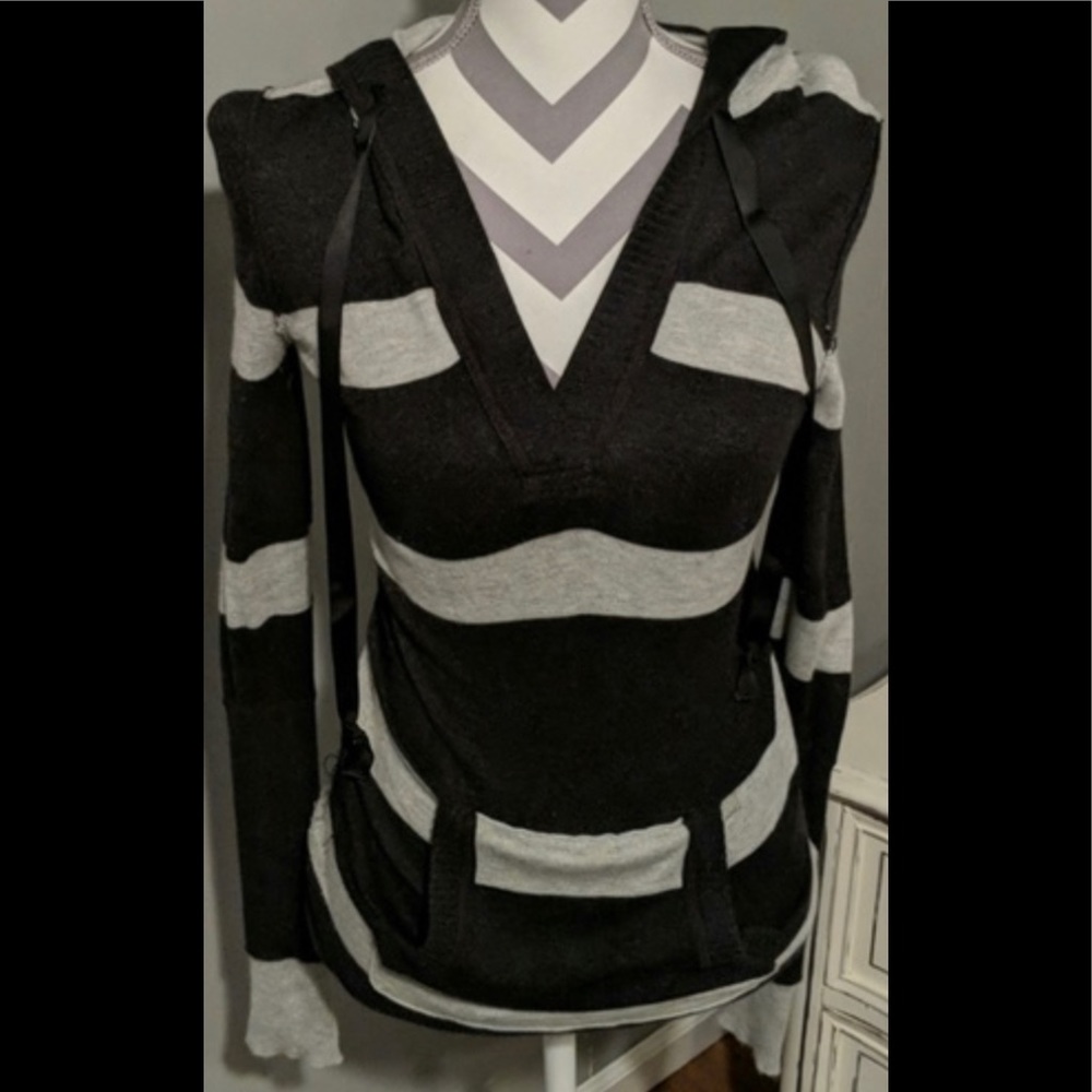 Yuka  Platinum hooded sweater dress w/ pockets